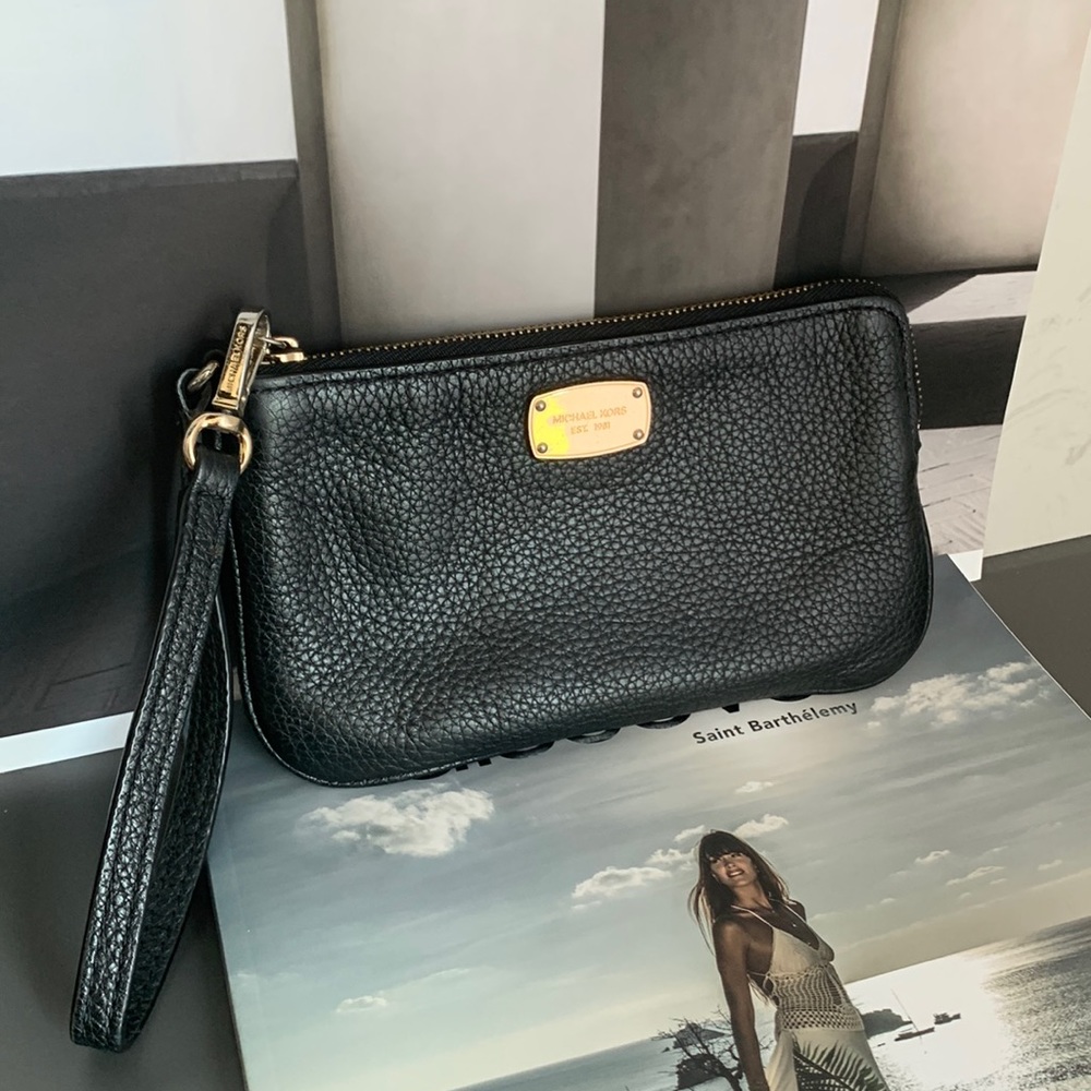 Michael KORS, wristlet clutch, black leather with gold hardware